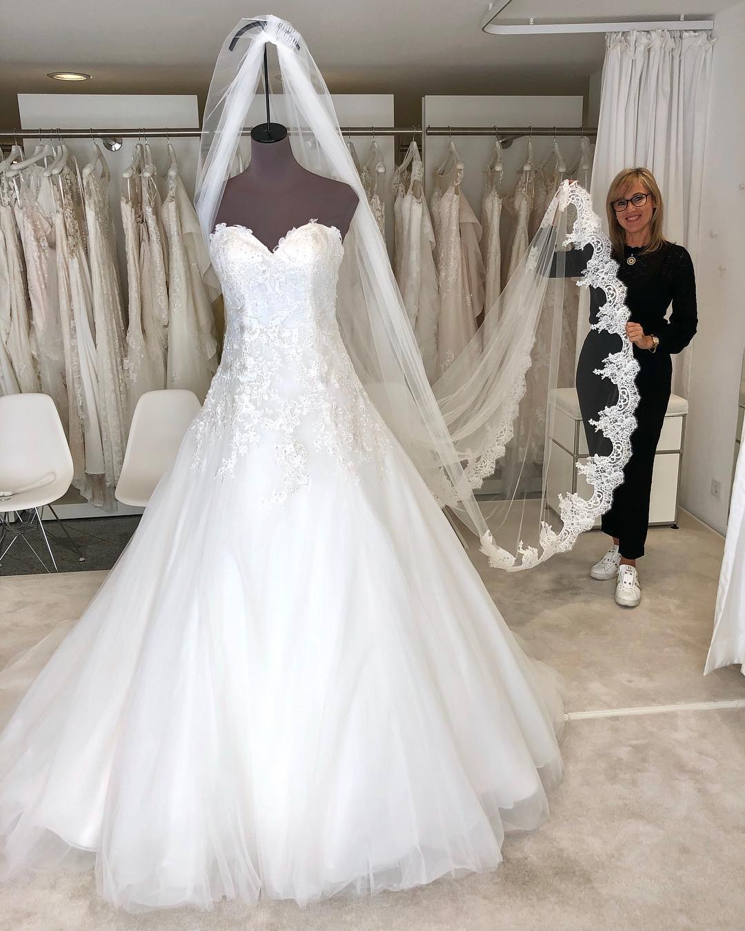 Dreamy A Line Wedding Dresses Strapless Applique Rhinestone Wedding Dresses Tulle Sweep Train Bridal Gowns Vestidos De Novia