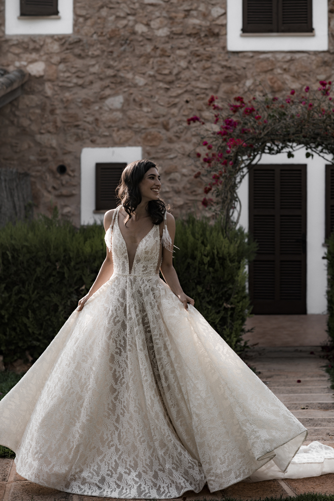 Bohemian Newest Wedding Dresse 2020 Tassel A Line Beach Bridal Gowns Deep V Neck Lace Appliqued Country Garden Robes De Mariée