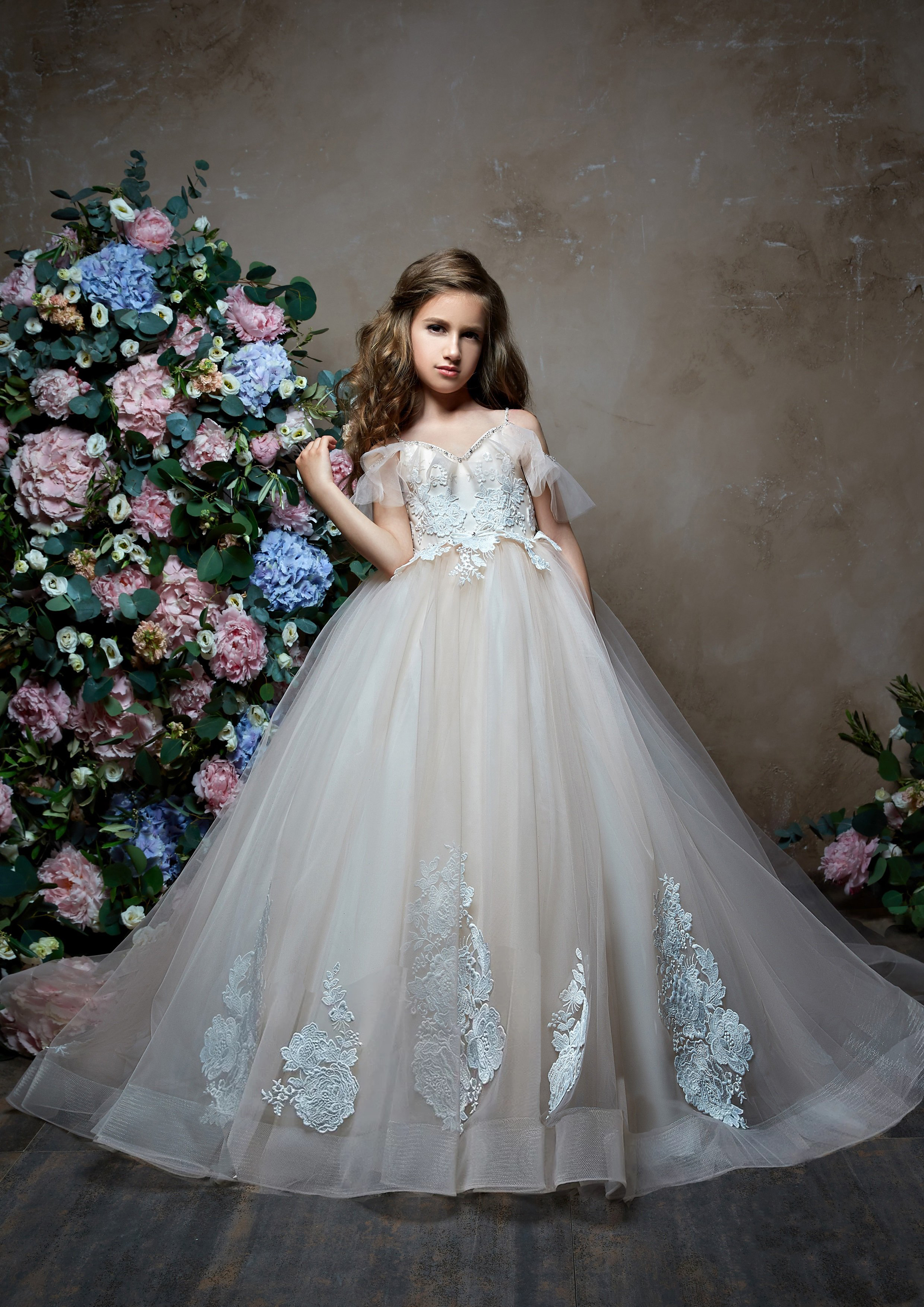 Champagne Flower Girl Dresses V Neck Appliqued Beaded Sleeveless Girl Pageant Gown Backless Ruffle Floor Length Birthday Gowns, Yellow
Champagne Flower Girl Dresses V Neck Appliqued Beaded Sleeveless Girl Pageant Gown Backless Ruffle Floor Length Birthday Gowns, Yellow