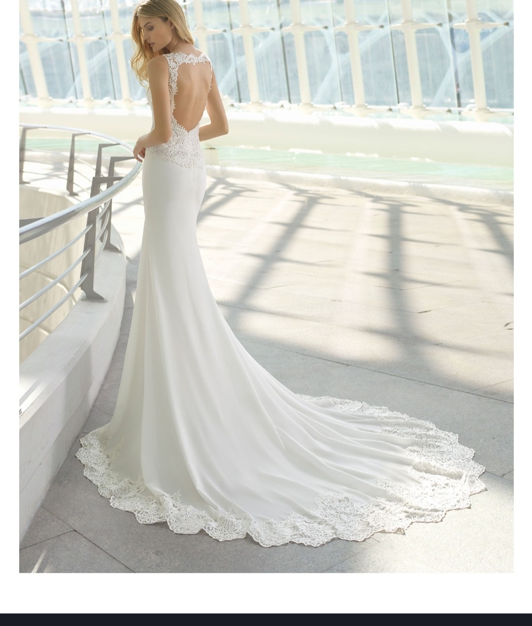 2020 Elegant Mermaid Wedding Dresses Lace Appliqued V Neck Sweep Train Beach Wedding Dress Robes De Mariée Hollow Back Country Bridal Gowns