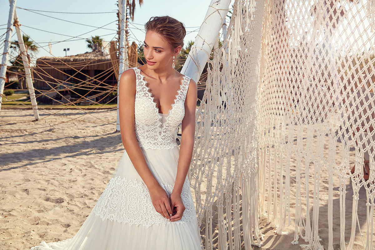 Eddy K Beach Dresses V Neck Lace Appliques A e Sweep Train Backless Bridal Gowns Custom Made Plus Size Boho Wedding Dress