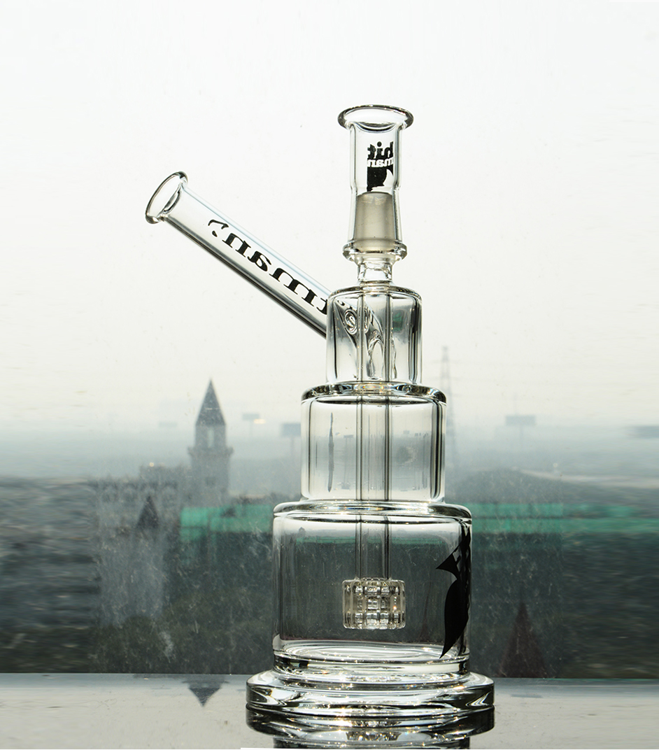 Rig HitMan Glass Bongs Hammerhead cake glass bongs cake vapor rig hitman glass birthday cake line 14.4 mm joint water pipe with nail female
Rig HitMan Glass Bongs Hammerhead cake glass bongs cake vapor rig hitman glass birthday cake line 14.4 mm joint water pipe with nail female