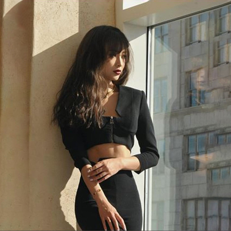 autumn lady black knitting leisure V-neck crop tops women full sleeve T-shirts high street elegant tops 2020 spring tees
autumn lady black knitting leisure V-neck crop tops women full sleeve T-shirts high street elegant tops 2020 spring tees