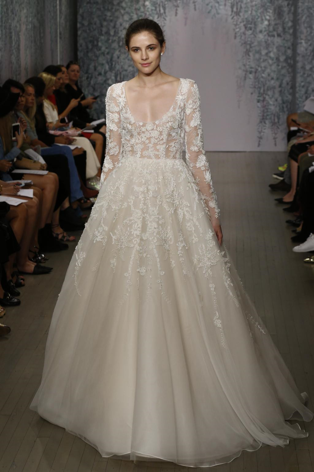 2020 New Sheer Lace Wedding Dresses With Long Sleeves Monique Lhuillier Appliqued Scoop Neck Tulle Bridal Gowns A-Line Long Dress For Bride