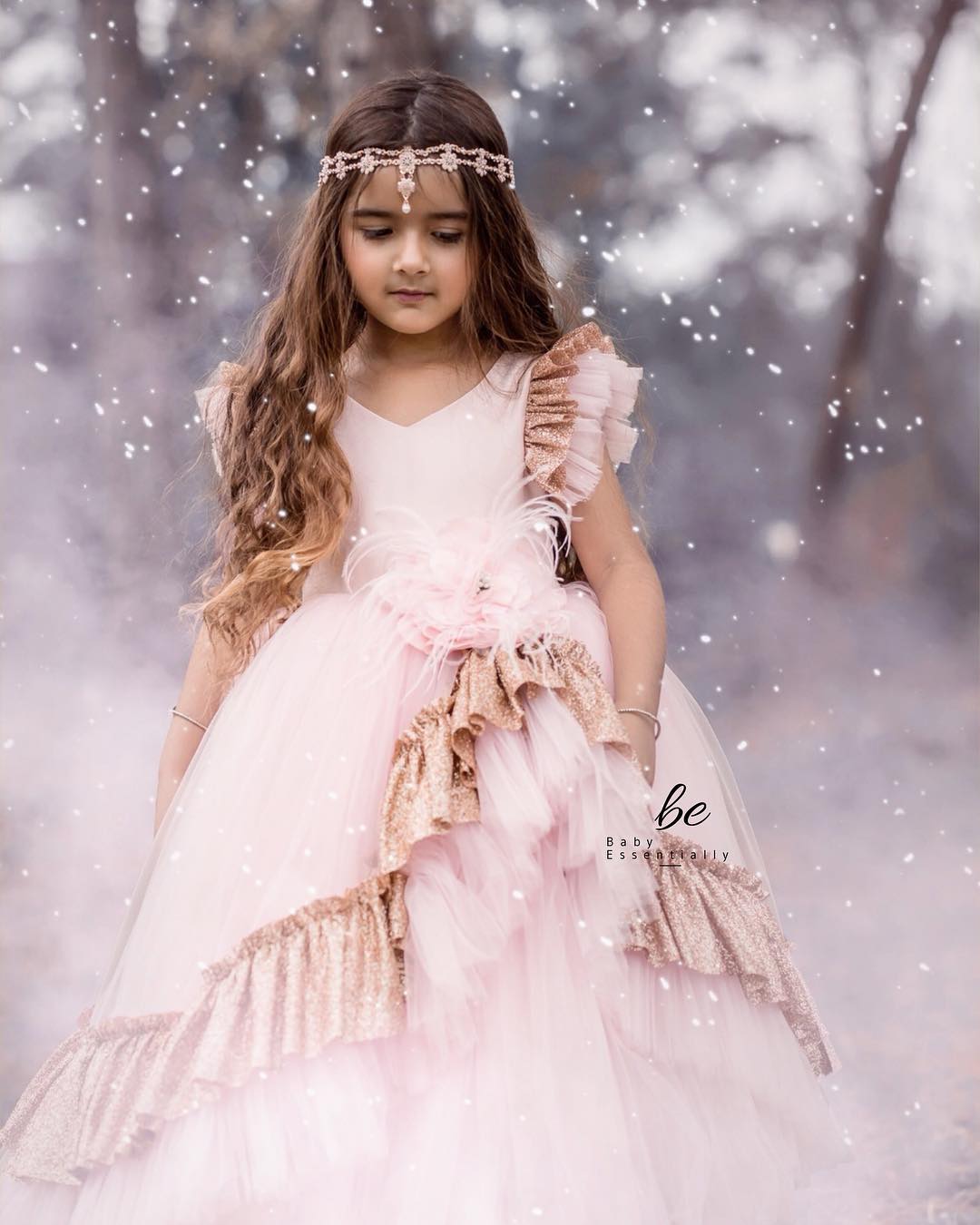 Light Pink Flowers Girls Dresses Ball Gown V Neck Sequined Feather Kids Pageant Party Dress Custom First Communion Gowns