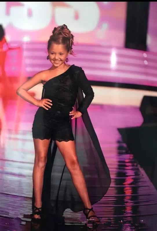 Black One Shoulder Girls Pageant Dresses Chiffon Lace Appliqique Jumpsuit Children Graduation Party Dress Child Flower Girls Dresses, White;red
Black One Shoulder Girls Pageant Dresses Chiffon Lace Appliqique Jumpsuit Children Graduation Party Dress Child Flower Girls Dresses, White;red