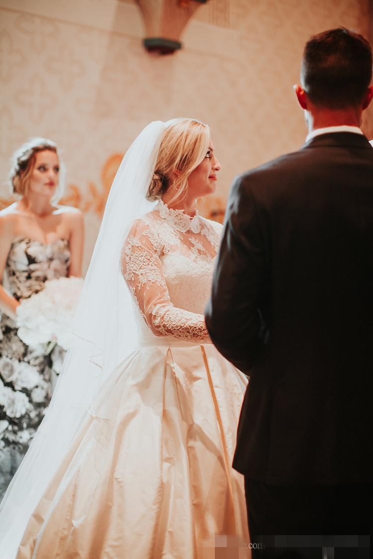 Vintage High Neck Ball Dresses Lace Satin Applique Long Sleeves Floor Length Country Wedding Bridal Gown Vestido De Novia