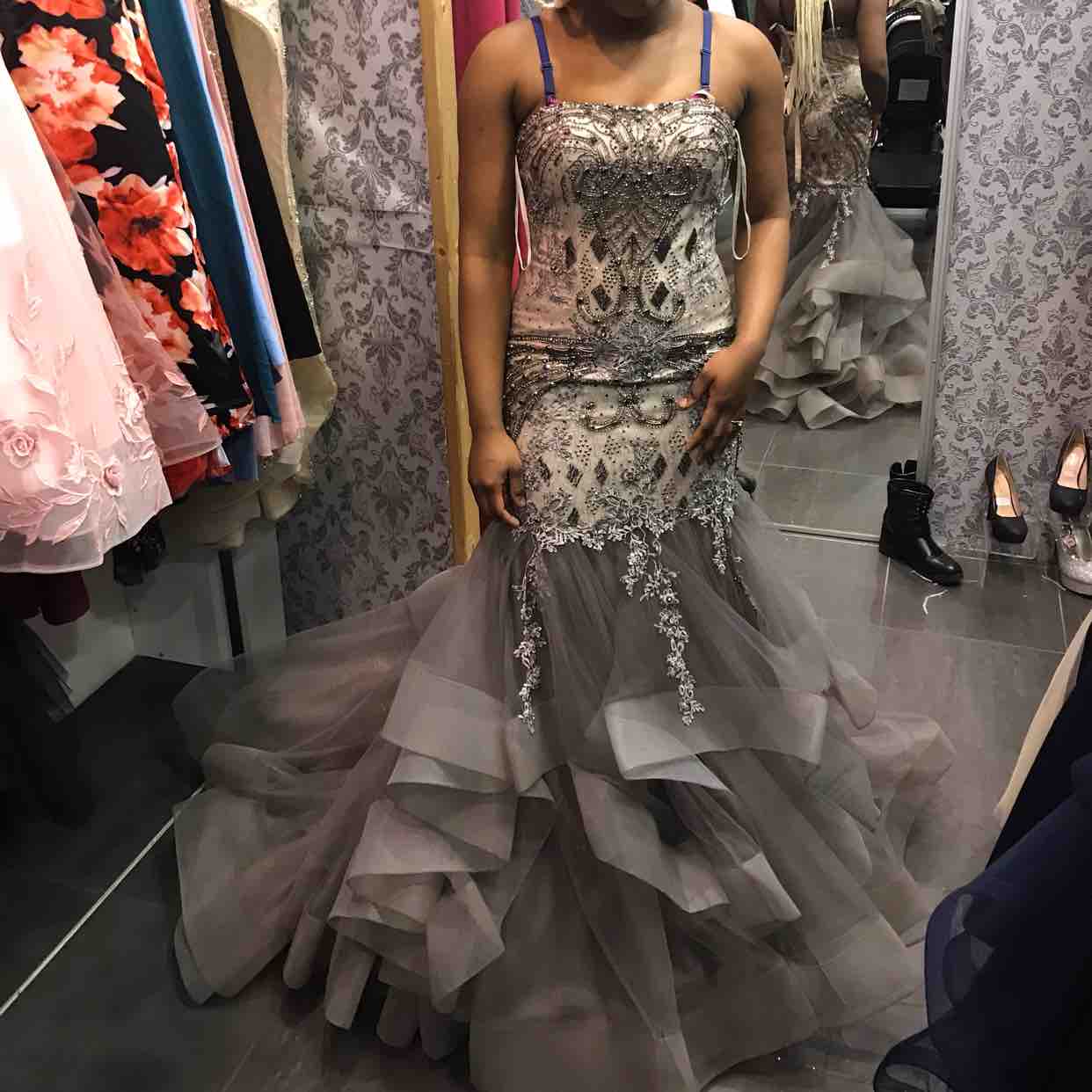Silver Grey Beaded Mermaid Prom Dresses Sweetheart Sequined 2019 Lace Appliqued Evening Dresses Tiered Skirts Formal Party Pageant Gowns