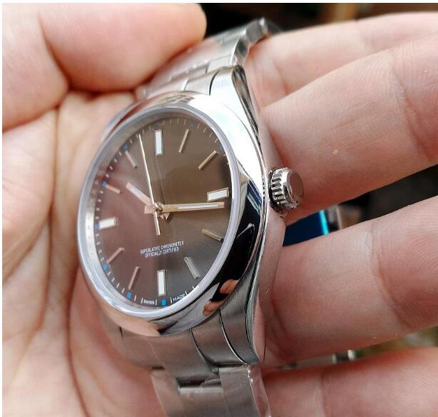 Best-selling male Sapphire Advanced Permanent Magnet Dateless Steel Dome Gray dial 114300 Automatic Mechanical Men's Watch, Slivery;brown
Best-selling male Sapphire Advanced Permanent Magnet Dateless Steel Dome Gray dial 114300 Automatic Mechanical Men's Watch, Slivery;brown