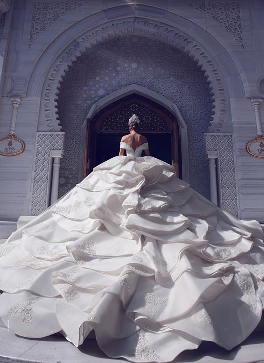 Luxury Ball Gown 2020 Ruffles Wedding Dresses Puffy Skirt Off The Shoulder Beaded Lace Appliqued Princess Garden Civil Bridal Wedding Gowns