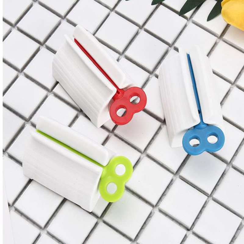 Multifunctional Manual Rotation Bathroom Plastic Cream Tube Squeezer Dispenser Rolling Tube Squeezer Toothpaste Dispenser