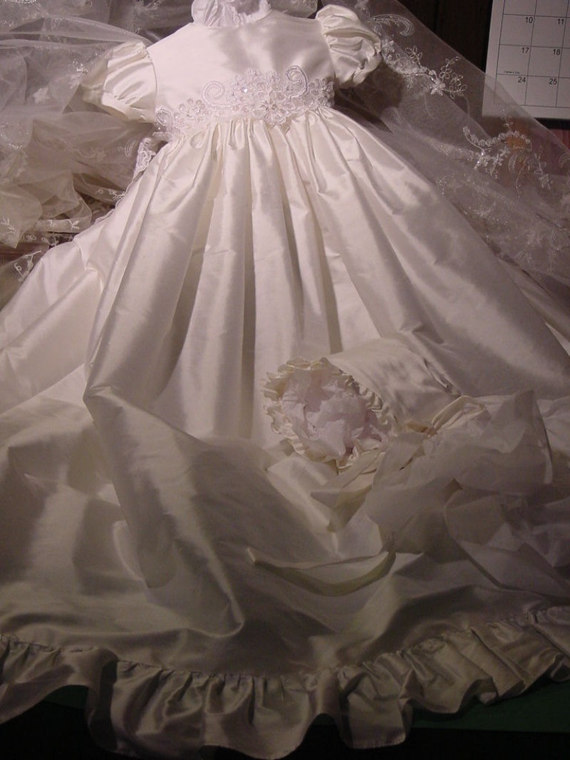 Hot Sale 2019 Lace Christening Gowns For Baby Girls Short Sleeve Applique Baptism Dresses Flower Girls Dress For Weddings With Bonnet