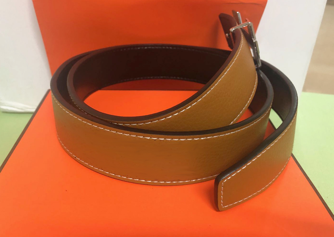 Belt Male Designer of Mens and Women Belt with Fashion Big Buckle Real Leather Top Designer High Quality Luxury Belts H Brand Free Shipping, Red
Belt Male Designer of Mens and Women Belt with Fashion Big Buckle Real Leather Top Designer High Quality Luxury Belts H Brand Free Shipping, Red