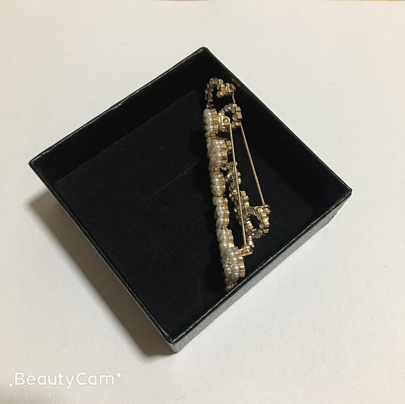 Fashion C pearl letter brooch diamond brooch Luxury letter pin for ladies collection luxury items badges clothes pin ornaments vip gift
Fashion C pearl letter brooch diamond brooch Luxury letter pin for ladies collection luxury items badges clothes pin ornaments vip gift