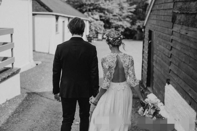 Country Dresses Half Sleeves Lace Applique Sexy Hollow Back Illusion Jewel Neck Boho Wedding Gown Vestido De Novia
