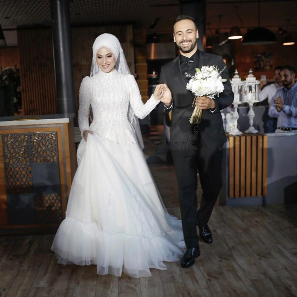 Charming Pearls Sequin Beads White Muslim Wedding Dresses Long Sleeve Jewel Sweep Train Ruffles Garden Chapel Bridal Gowns vestidos de novi, Purple
Charming Pearls Sequin Beads White Muslim Wedding Dresses Long Sleeve Jewel Sweep Train Ruffles Garden Chapel Bridal Gowns vestidos de novi, Purple