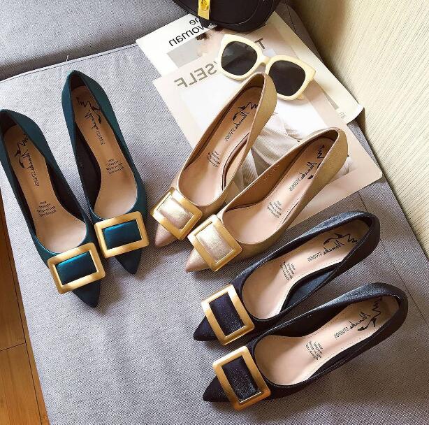 Brand Designer Women luxury Pumps Shoes T stage show spool heels High Heels 7cm square buckle Pointed Toes Dress Shoes Mid Heeled, Option picture color
Brand Designer Women luxury Pumps Shoes T stage show spool heels High Heels 7cm square buckle Pointed Toes Dress Shoes Mid Heeled, Option picture color