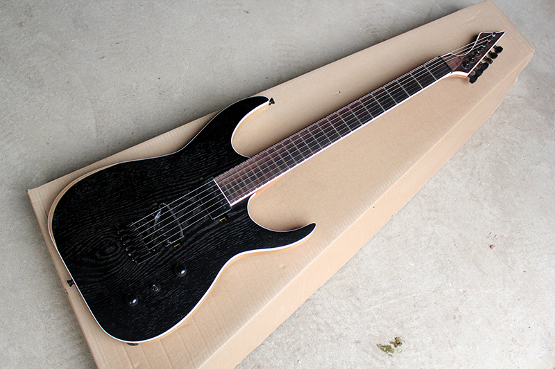 6/7 strings Ash body Electric Guitar with Rosewood fingerboard,Black hardware,2 pickups,can be customized
6/7 strings Ash body Electric Guitar with Rosewood fingerboard,Black hardware,2 pickups,can be customized