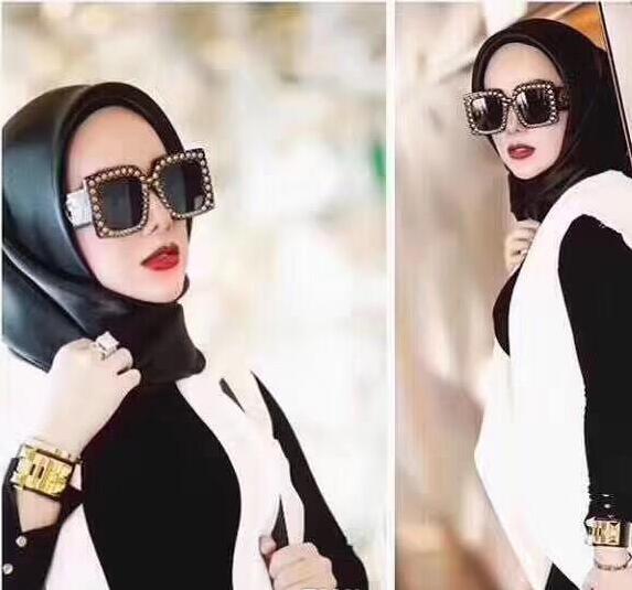 Wholesale-0145S Luxury Sunglasses Large Square Frame Elegant Special Design With Diamond Rhinestone Frame Built-In Circular Lens With Case, White;black
Wholesale-0145S Luxury Sunglasses Large Square Frame Elegant Special Design With Diamond Rhinestone Frame Built-In Circular Lens With Case, White;black