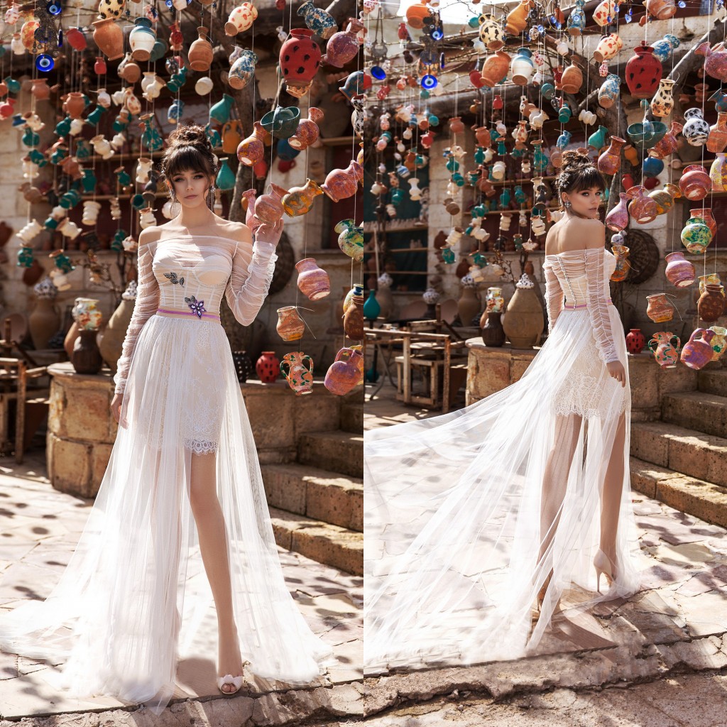 2020 Lace Wedding Dresses Off Shoulder High Split Appliques A Line Bridal Gowns Custom Made Backless Sweep Train Wedding Dress, Red
2020 Lace Wedding Dresses Off Shoulder High Split Appliques A Line Bridal Gowns Custom Made Backless Sweep Train Wedding Dress, Red