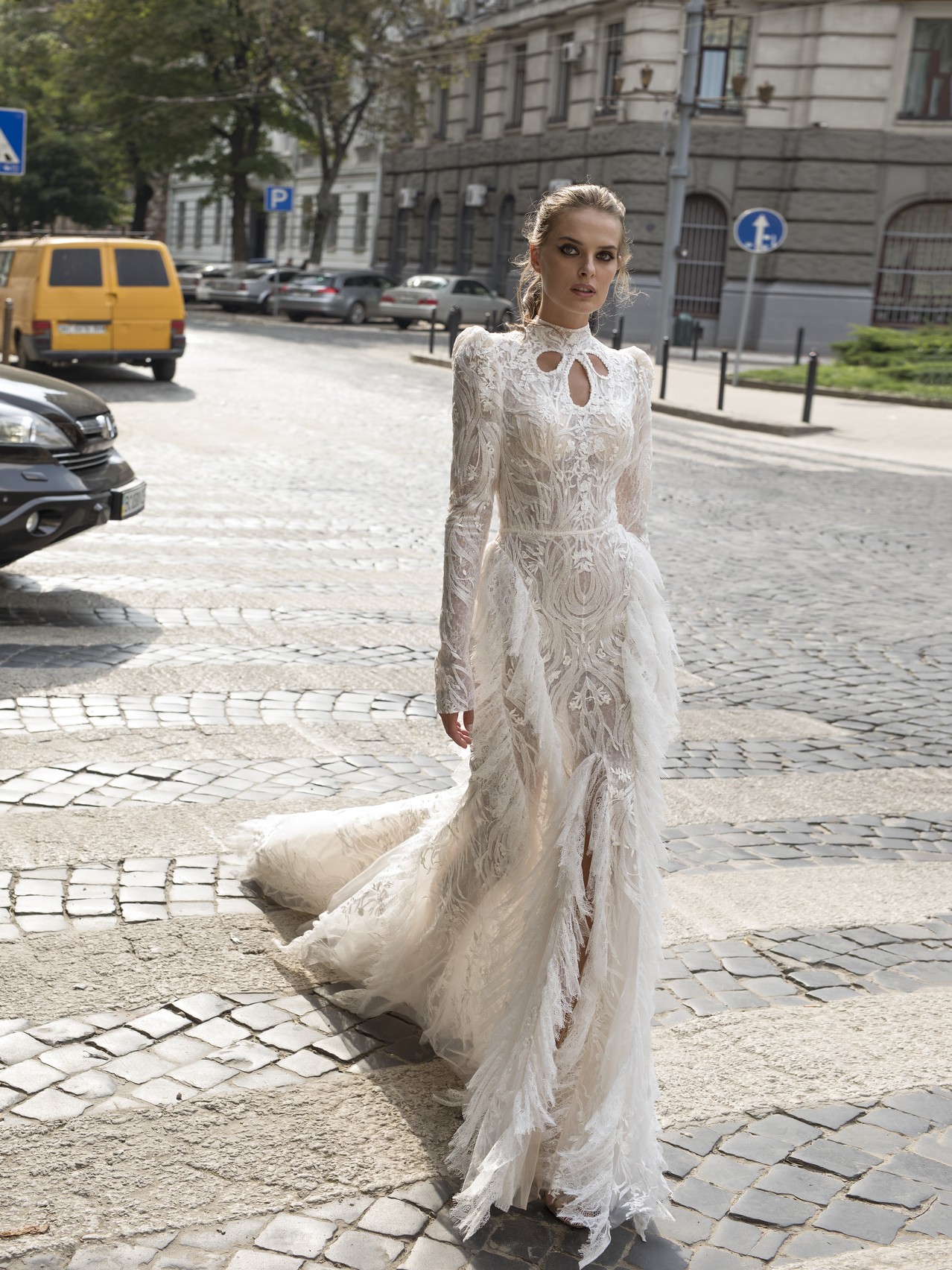 2019 Lace Mermaid Wedding Dresses High Neck Hollow Back Appliqued Sweep Train Modest Wedding Dress Custom Made Boho Long Bridal Gowns