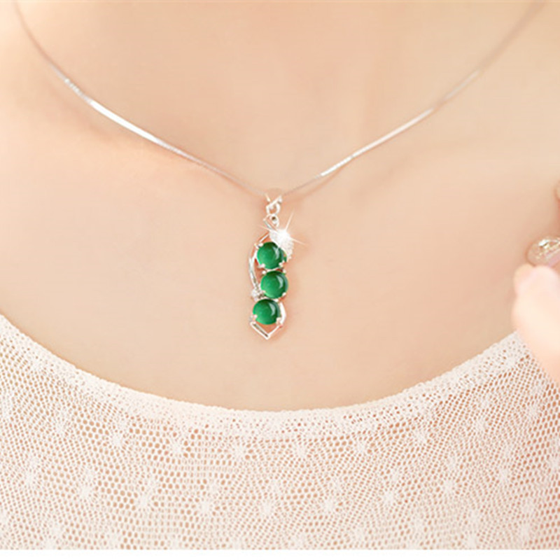 Natural Green Chalcedony Pendants 925 Silver Necklace Agate Jade Peridot Bizuteria for Women Bijoux or Gemstone Pendants Jewelry 
Natural Green Chalcedony Pendants 925 Silver Necklace Agate Jade Peridot Bizuteria for Women Bijoux or Gemstone Pendants Jewelry
