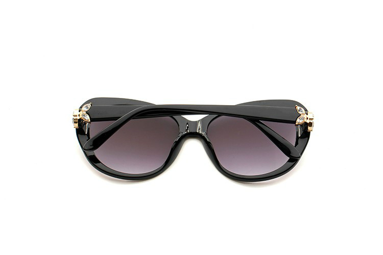 Luxary- Lady Classic Sunglasses T&C 4048 With TF Case Bag Card And Box Designer Design UV400 Anti-radiation Lens Designer Design Protect Eye
Luxary- Lady Classic Sunglasses T&C 4048 With TF Case Bag Card And Box Designer Design UV400 Anti-radiation Lens Designer Design Protect Eye