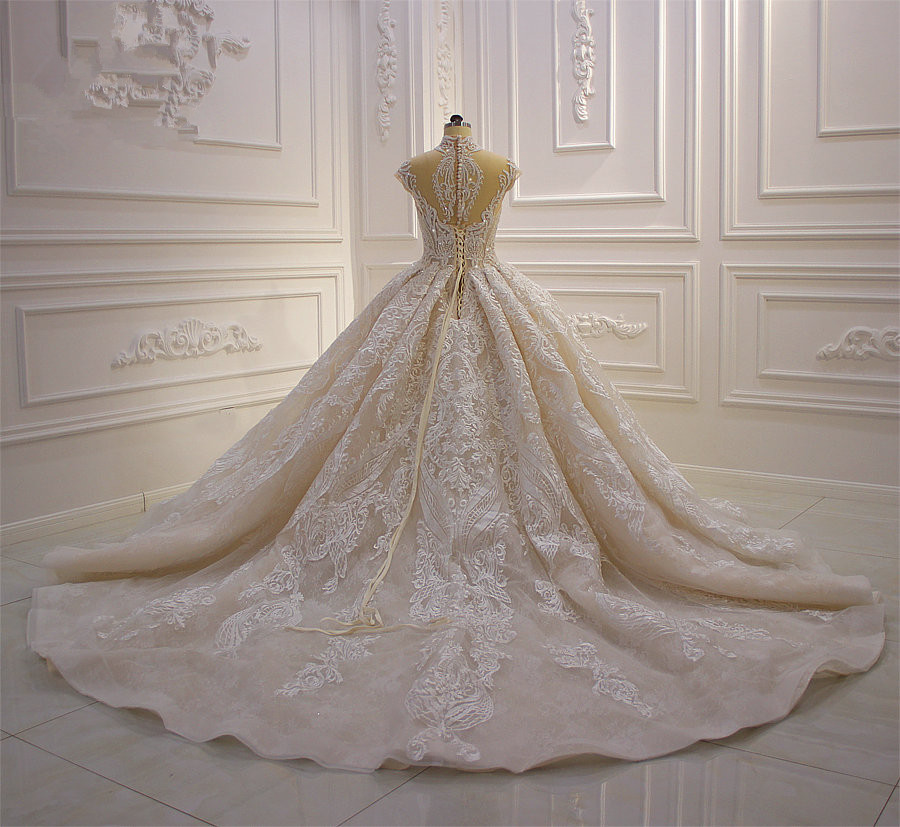 Modest High Neck Ball Gown Wedding Dresses Short Sleeves Lace Appliqued Bridal Dresses Beaded Sequins Plus Size Wedding Gowns robe de mariee