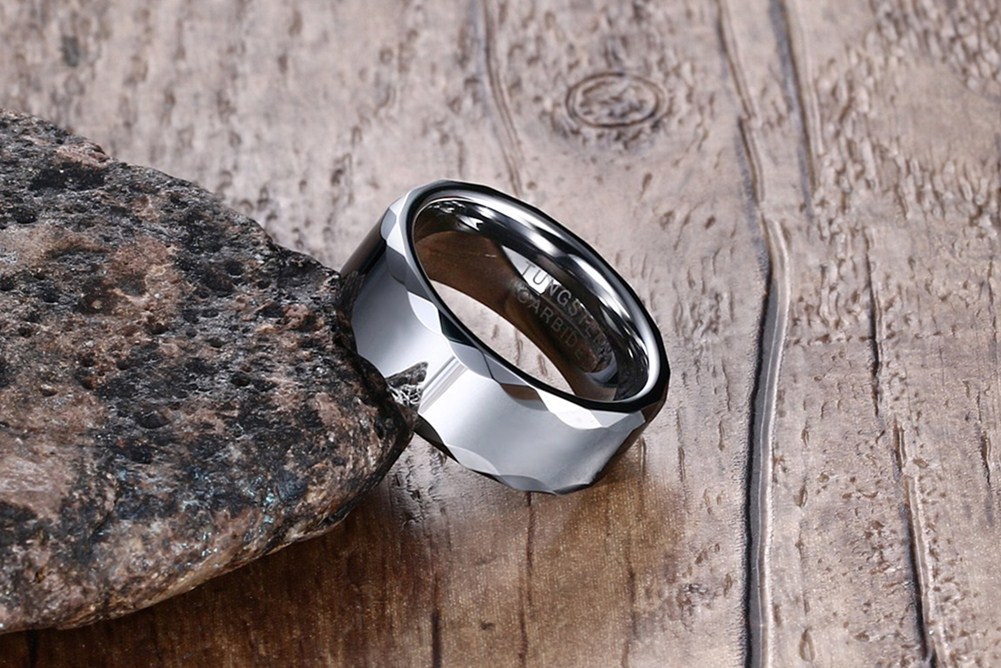 Free Engraving 8MM High Polished Tungsten Carbide Ring Mens Wedding Band with Faceted Edge K37497280809
Free Engraving 8MM High Polished Tungsten Carbide Ring Mens Wedding Band with Faceted Edge K37497280809