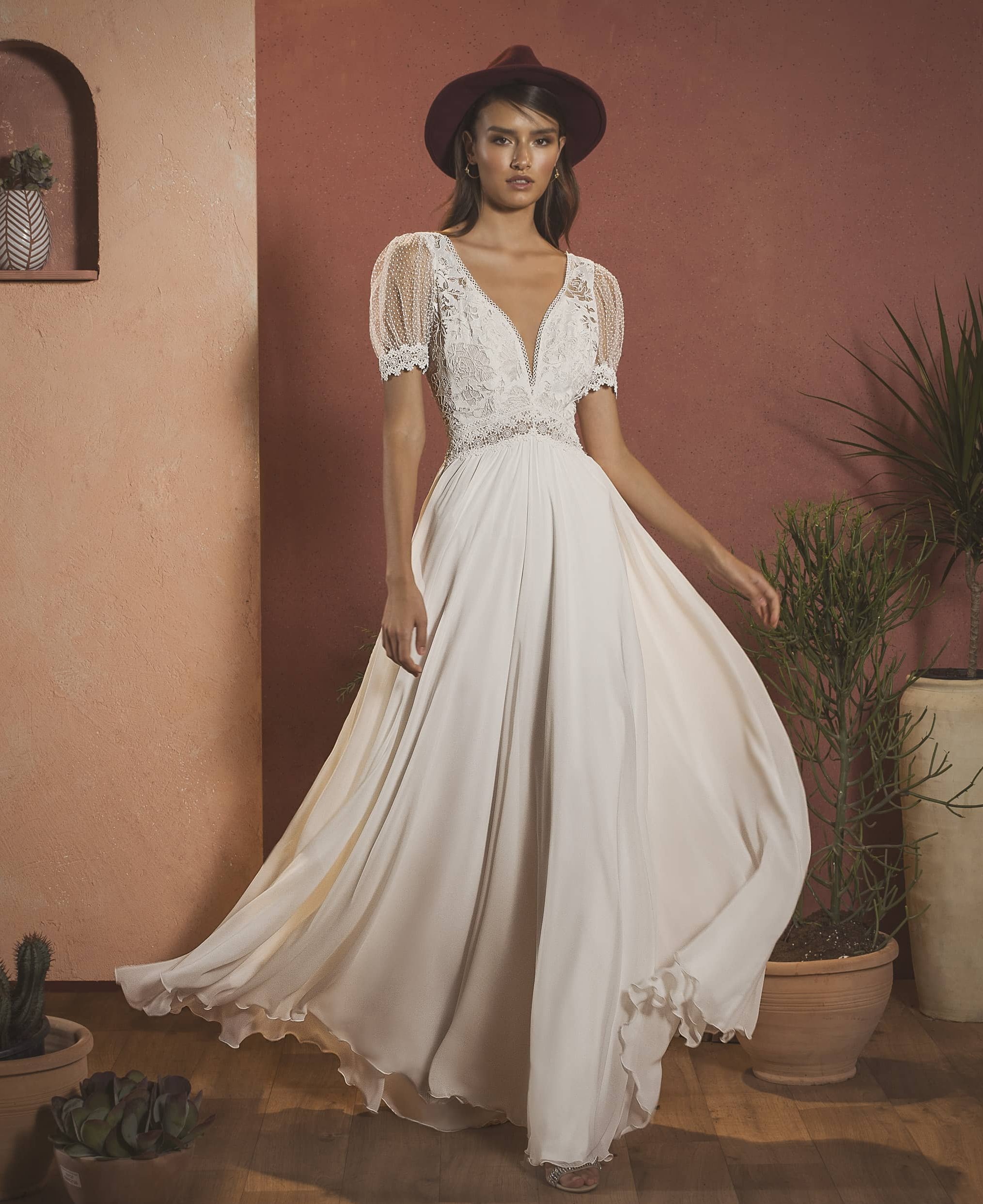 bohemian short sleeve wedding dresses v neck lace appliqued boho backless bridal gowns a line chiffon wedding dress robe de marie