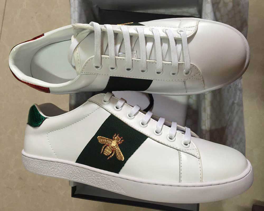 Genuine Leather Sneaker Mens Women red bottom Casual Shoes embroidered white shoes with bees snake size 35-46, Black
Genuine Leather Sneaker Mens Women red bottom Casual Shoes embroidered white shoes with bees snake size 35-46, Black