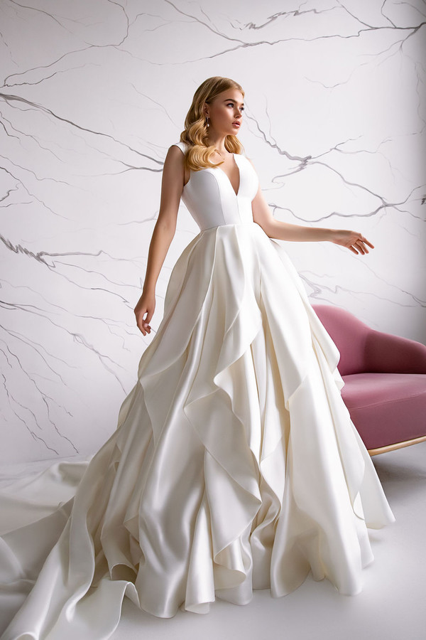 Modern Eva Lendel Satin Dresses Tiered Skirts Off Shoulder V Neck Plus Size Wedding Dress Bridal Gowns