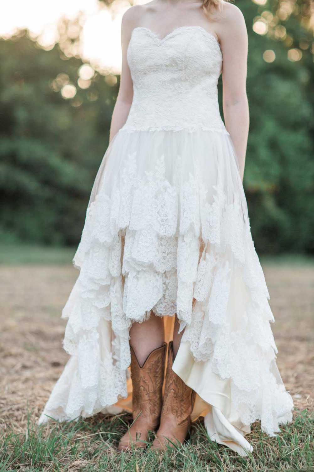 Country Western High Low Wedding Dresses Lace Sweetheart Lace Up Back A-Line Tiered Custom Made Bridal Gowns Plus Size
