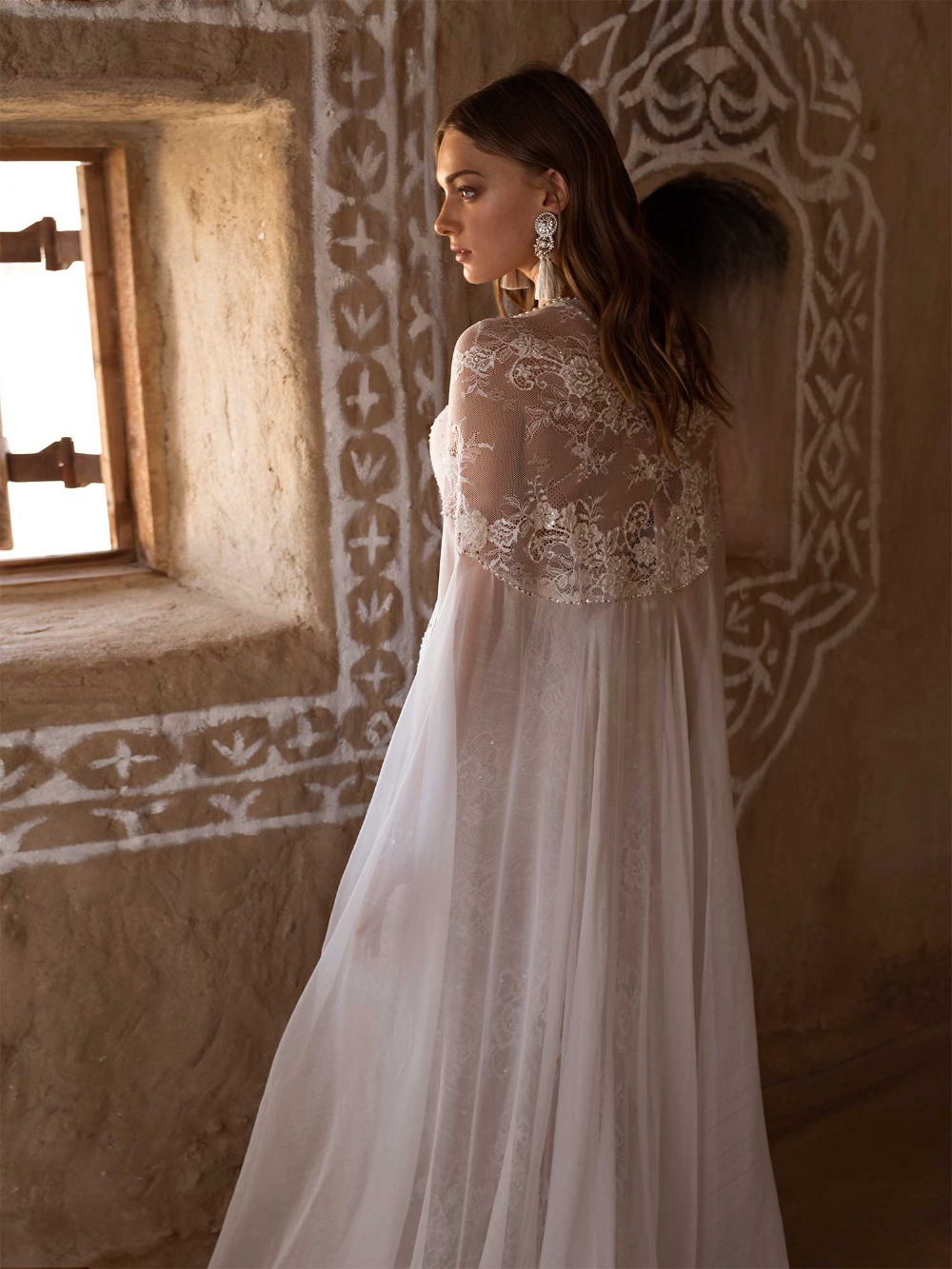 Mermaid Lace Amazing Beach Wedding Dresses With Cape Deep V Neck Floor Length Bridal Gowns Backless Trumpet Beaded Plus Size Robe De Marie