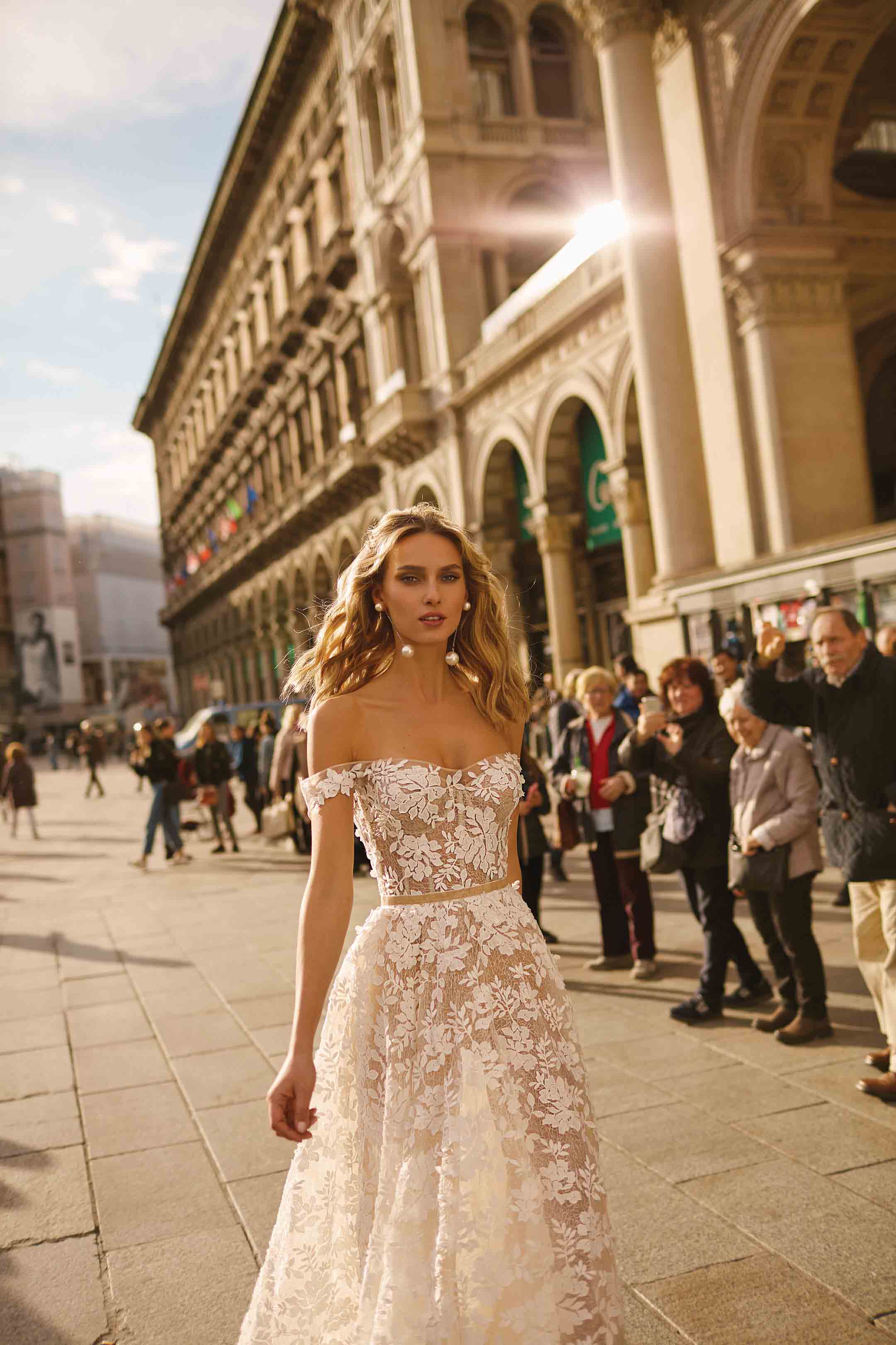 berta beach wedding dresses off shoulder lace applique sweep train bridal gowns backless custom made illusion sexy robes de marie