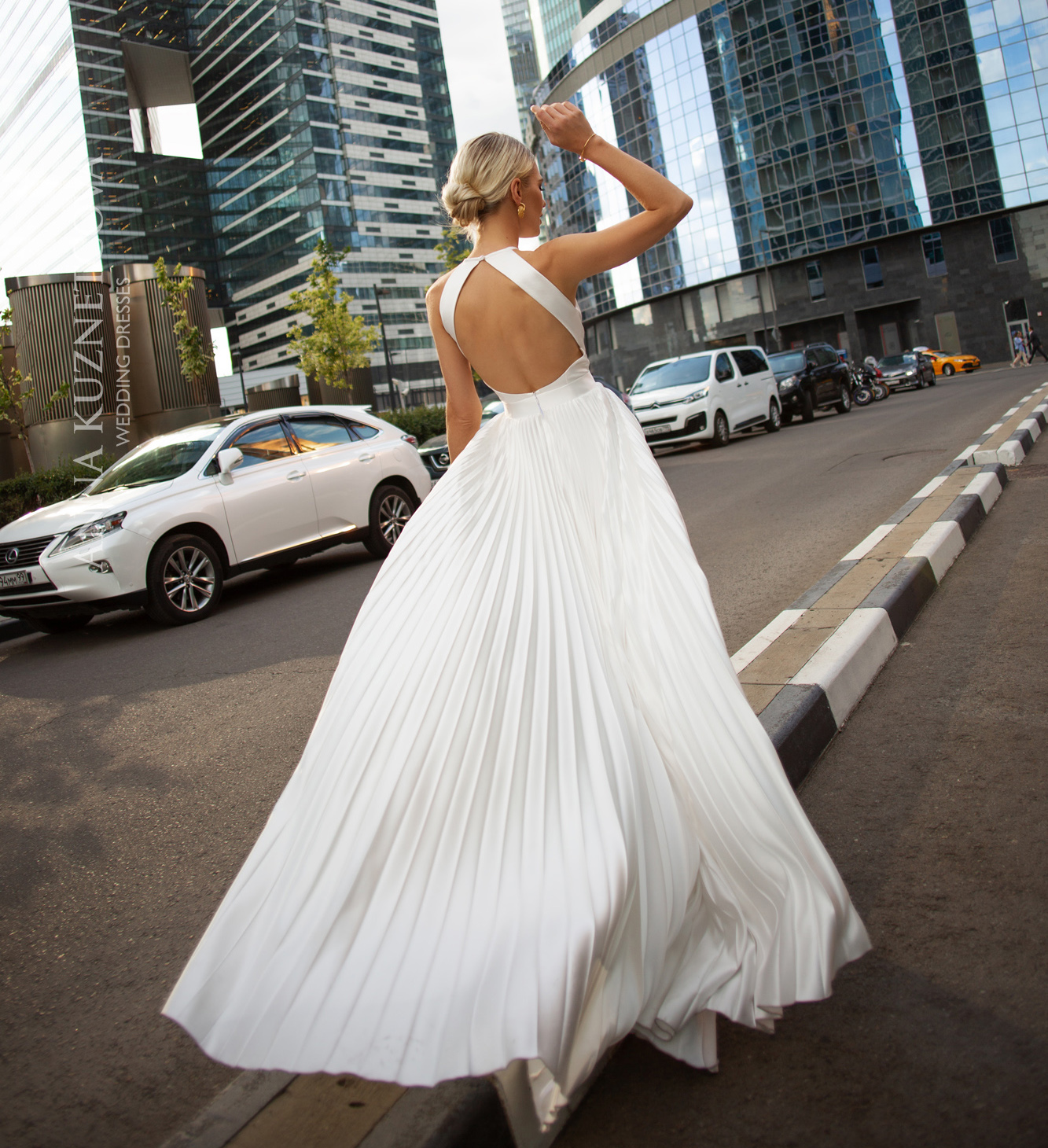 Bohemian Wedding Dresses Sexy Halter Neck Satin Bridal Gowns Beach Boho Ruffles Sweep Train Wedding Dress