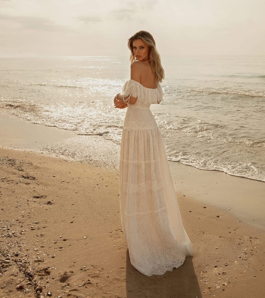 Lace Stylish Beach Wedding Dresses Off The Shoulder Neck Bohemian Bridal Gowns Tassel Floor Length A Line Robe De Marie