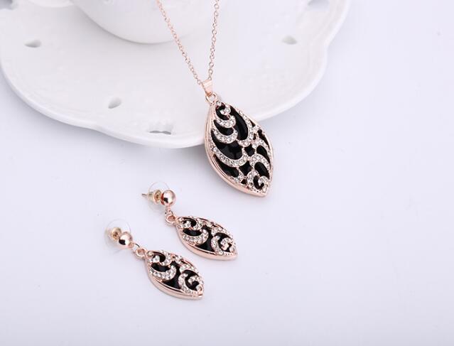 Bridal Jewelry Sets for Wedding decorations Wedding accessories Necklace set with two pieces earrings wedding jewelry