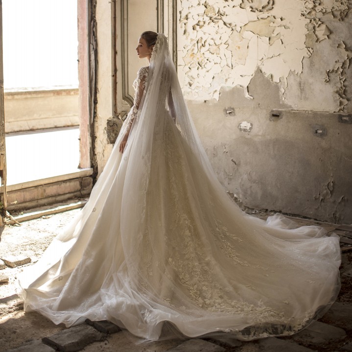 Beach Wedding Dresses Deep V Neck Long Sleeves Lace Appliques Country Bridal Gowns A Line Sweep Train Boho Wedding Dress Plus Size