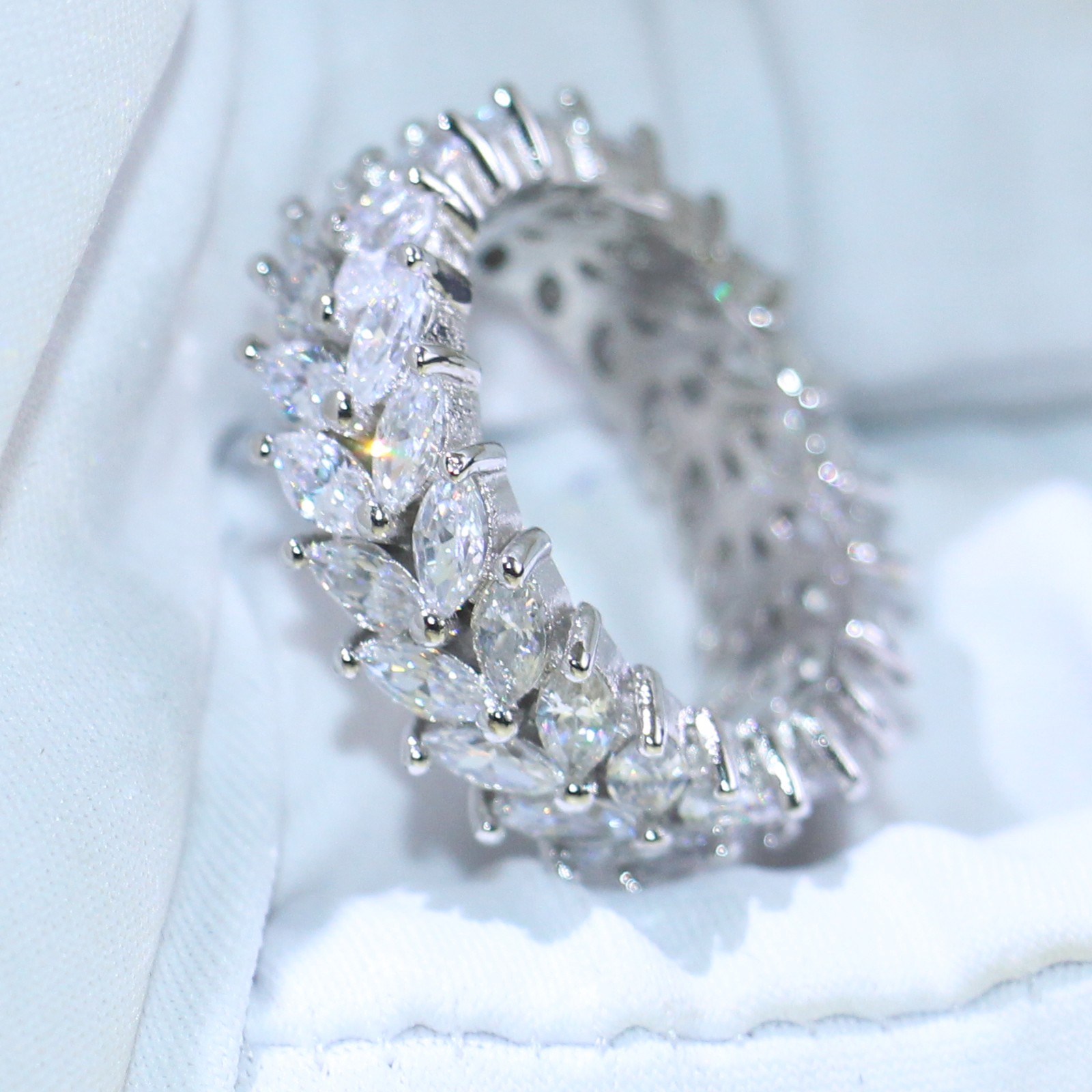 Wholesale-Infinity Luxury Jewelry 925 Sterling Silver Marquise Stunning White Topaz CZ Diamond Party Wedding Band Ring for Women Gift
Wholesale-Infinity Luxury Jewelry 925 Sterling Silver Marquise Stunning White Topaz CZ Diamond Party Wedding Band Ring for Women Gift