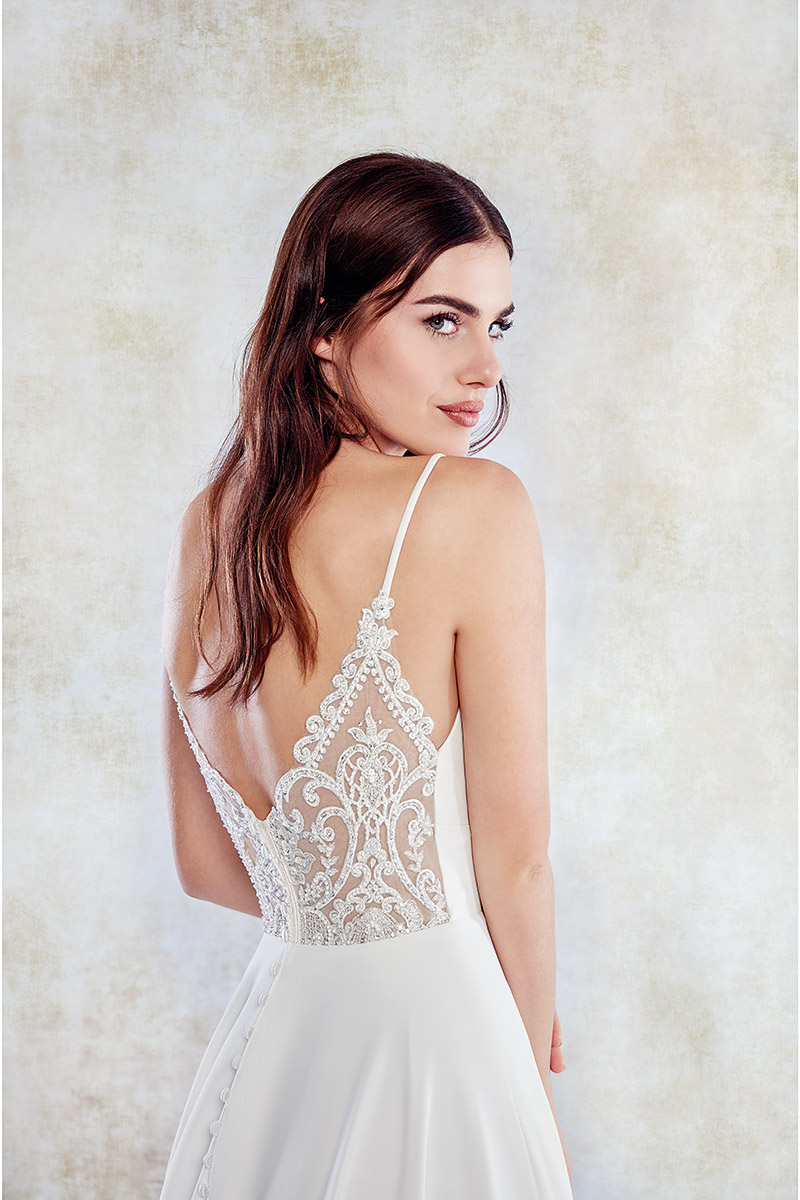 2019 Elegant Beach Wedding Dresses Spaghetti Straps Lace Applique Backless Bridal Gowns robe de mariée Custom Made Boho Wedding Dress Cheap