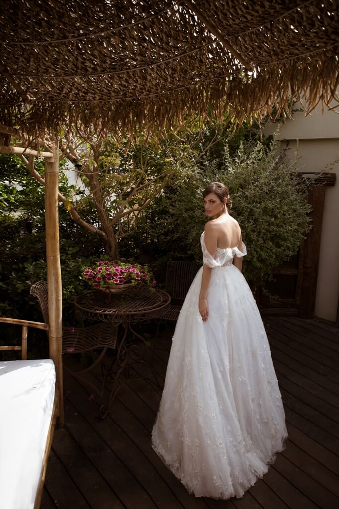 off shoulder wedding dresses 3d flower lace appliques tulle bridal gowns girls illusion backless sweep train robes de marie