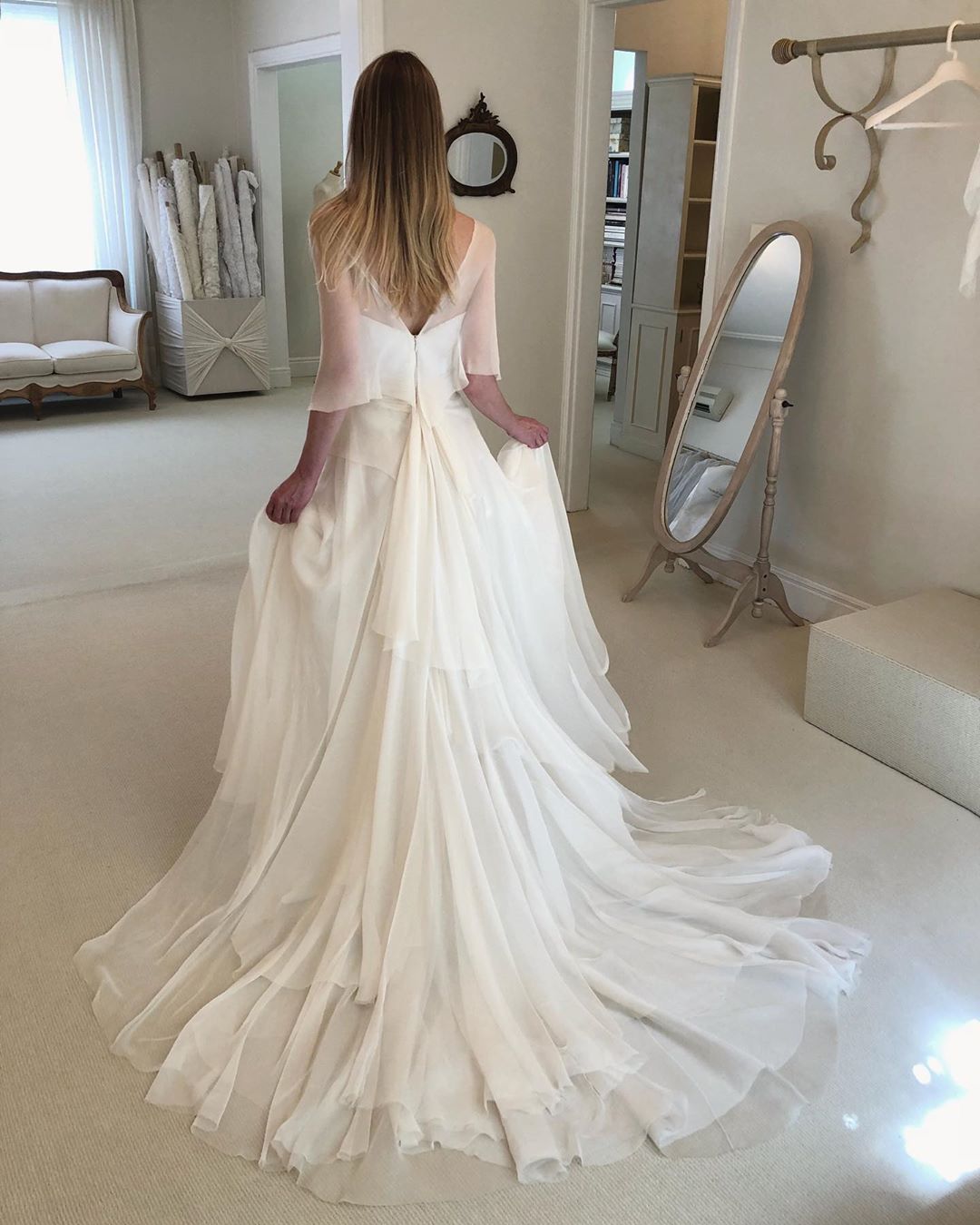 Ivory Elegant A E Backless Wedding Dresses Strapless Neck With Shawl Tiered Bridal Gowns Chiffon Sweep Train Robe De Mari E