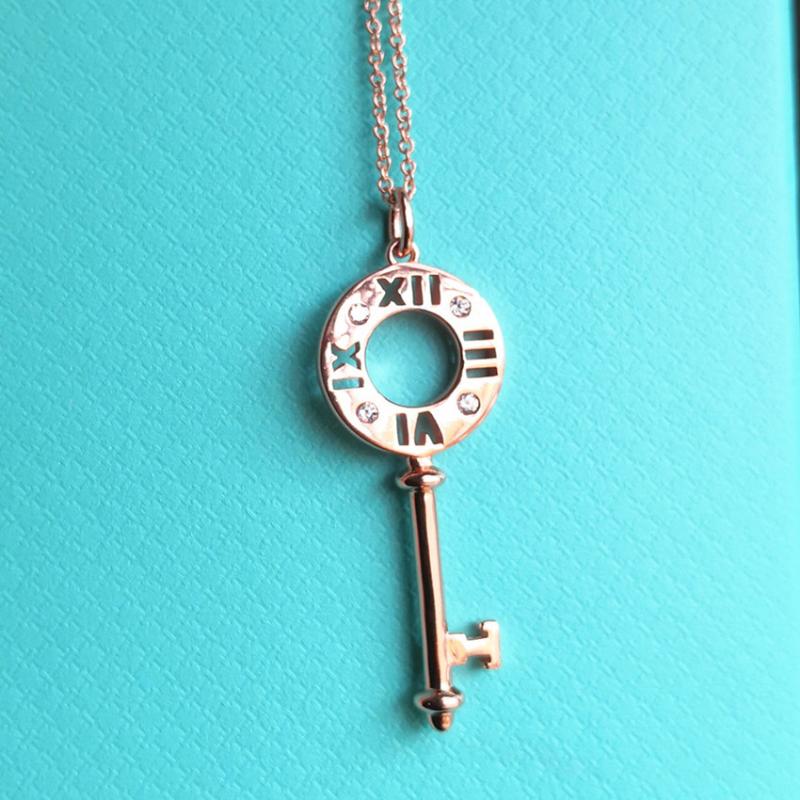S925 sterling silver ladies classic key tag necklace European and American popular ladies holiday gifts
S925 sterling silver ladies classic key tag necklace European and American popular ladies holiday gifts