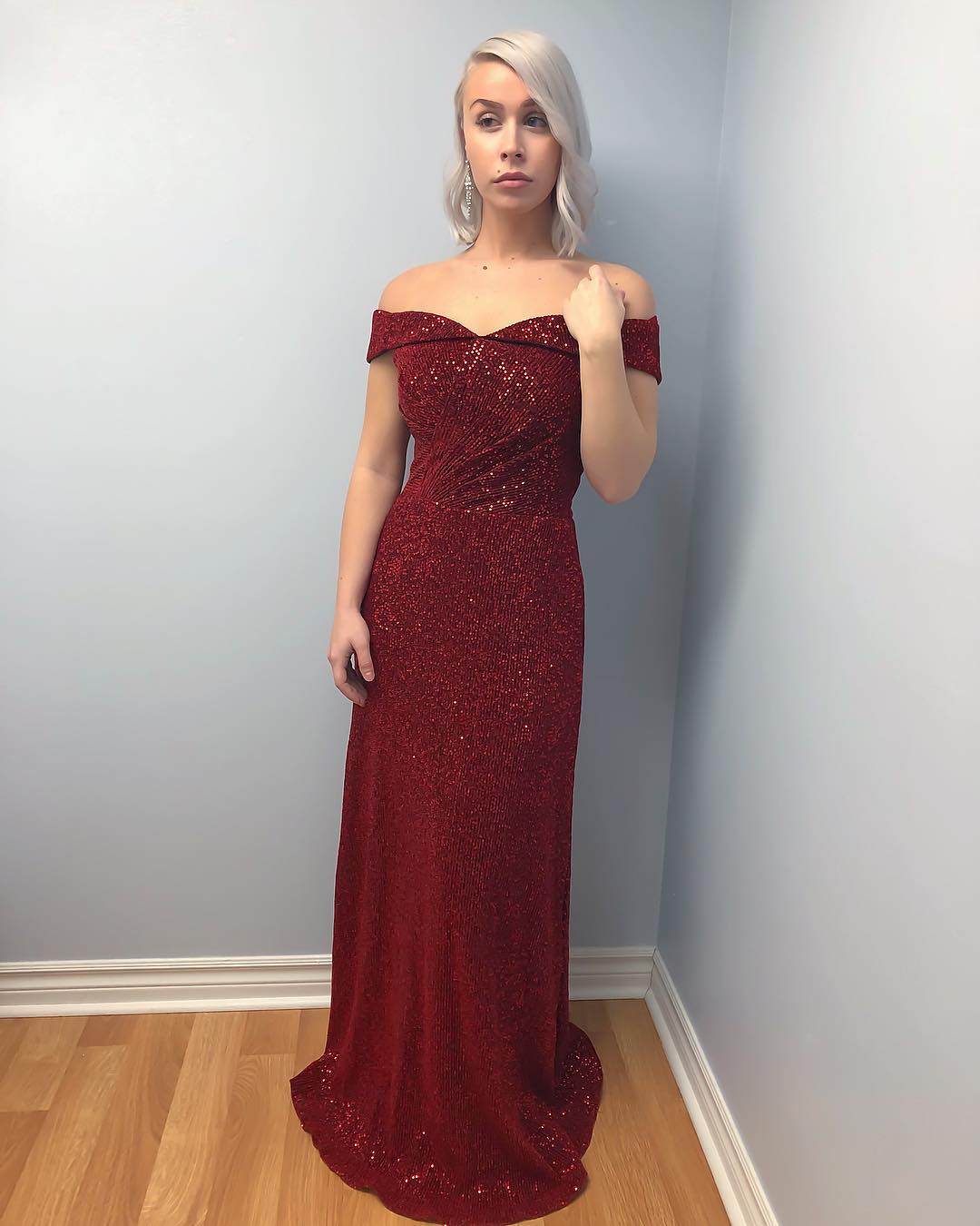 Plus Size Red Customized Mermaid Sleeveless Prom Dresses Off Shoulder Evening Dress Satin Sequins Floor Length Formal Party Bridesmaid Gown 0431