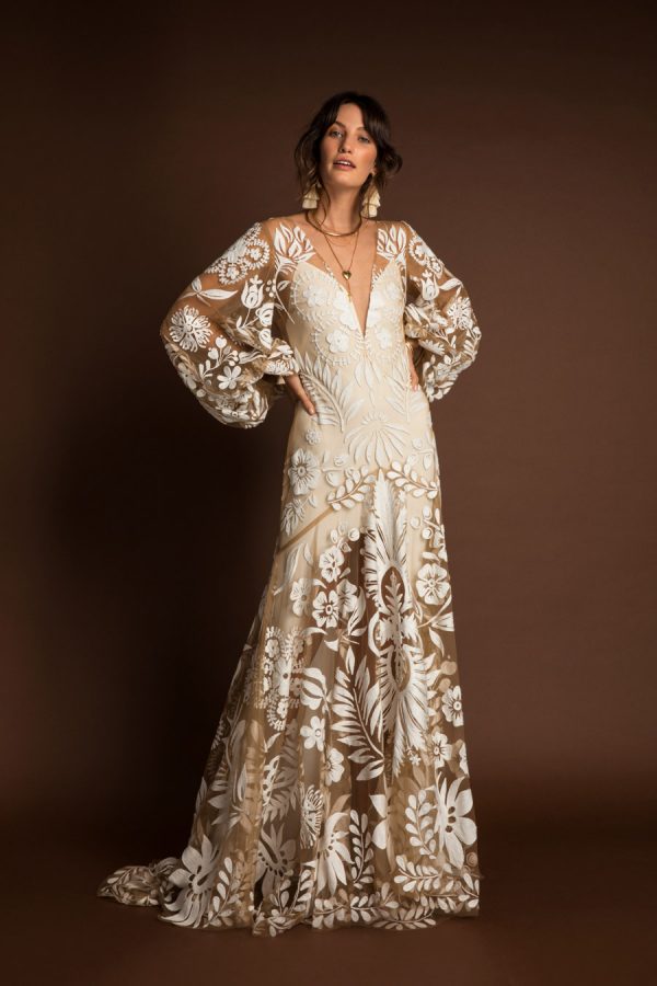 Vintage Bohemian Wedding Dresses Sexy Backless Sweep Train A Line Appliqued Boho Lace Bridal Gowns V Neck Long Sleeve Country Wedding Dress