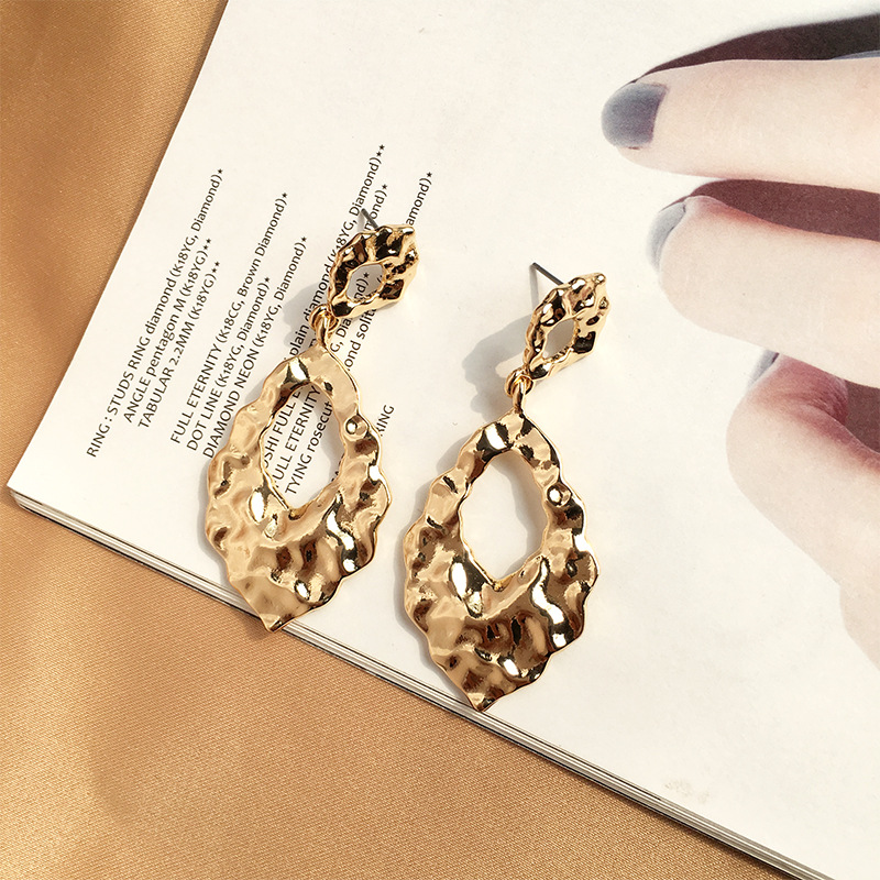 Wholesale- and American style big earrings hot fashion alloy earrings irregular beaten pattern teardrop shaped retro earrings
Wholesale- and American style big earrings hot fashion alloy earrings irregular beaten pattern teardrop shaped retro earrings