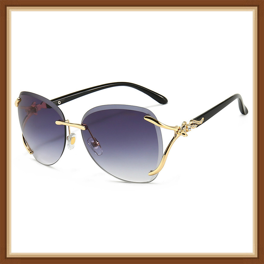 Female fashion personality fox head ocean piece sunglasses open convertible car UV400 ladies sunglasses brand designer sunglasses, White;black
Female fashion personality fox head ocean piece sunglasses open convertible car UV400 ladies sunglasses brand designer sunglasses, White;black