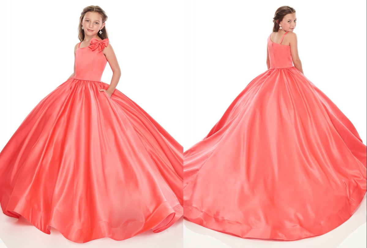 Unique Asymmetric Neck Coral Little Girls Pageant Dresses with Pockets Satin ball gown Big Bows Long Flower Girls First Communion Dress, Purple
Unique Asymmetric Neck Coral Little Girls Pageant Dresses with Pockets Satin ball gown Big Bows Long Flower Girls First Communion Dress, Purple