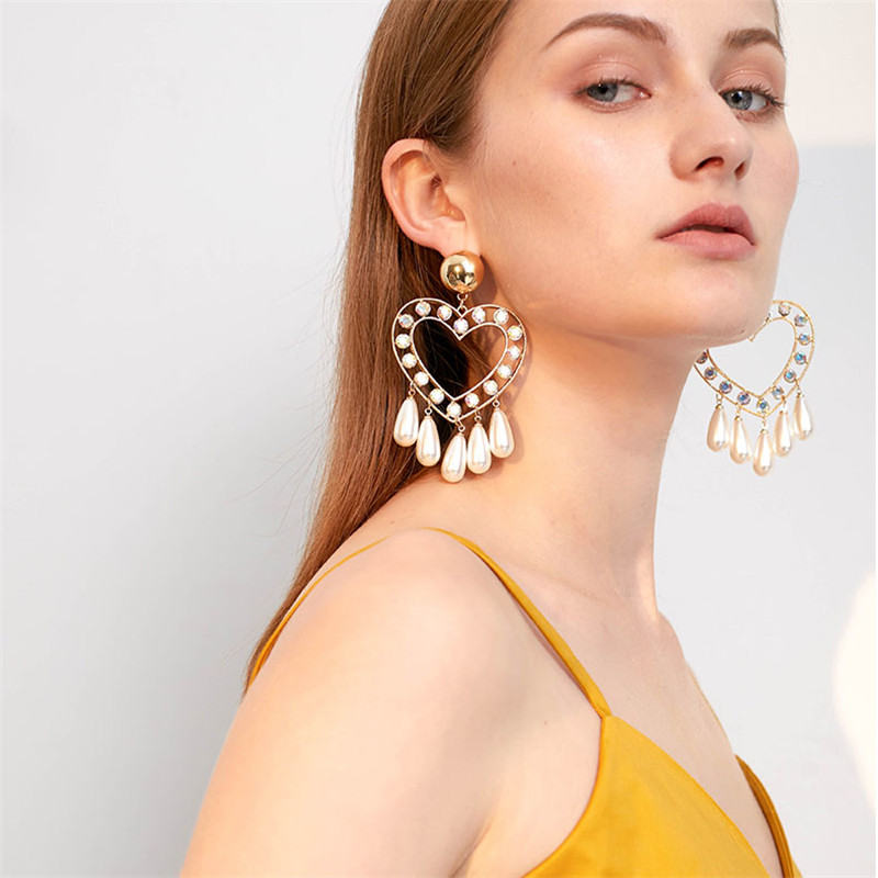 Fashion Heart Imitation Pearl Gold Hoop Earring for Woman Crystal Pendant Statement Earrings Girl Dress Accessories Jewelry Gift
Fashion Heart Imitation Pearl Gold Hoop Earring for Woman Crystal Pendant Statement Earrings Girl Dress Accessories Jewelry Gift